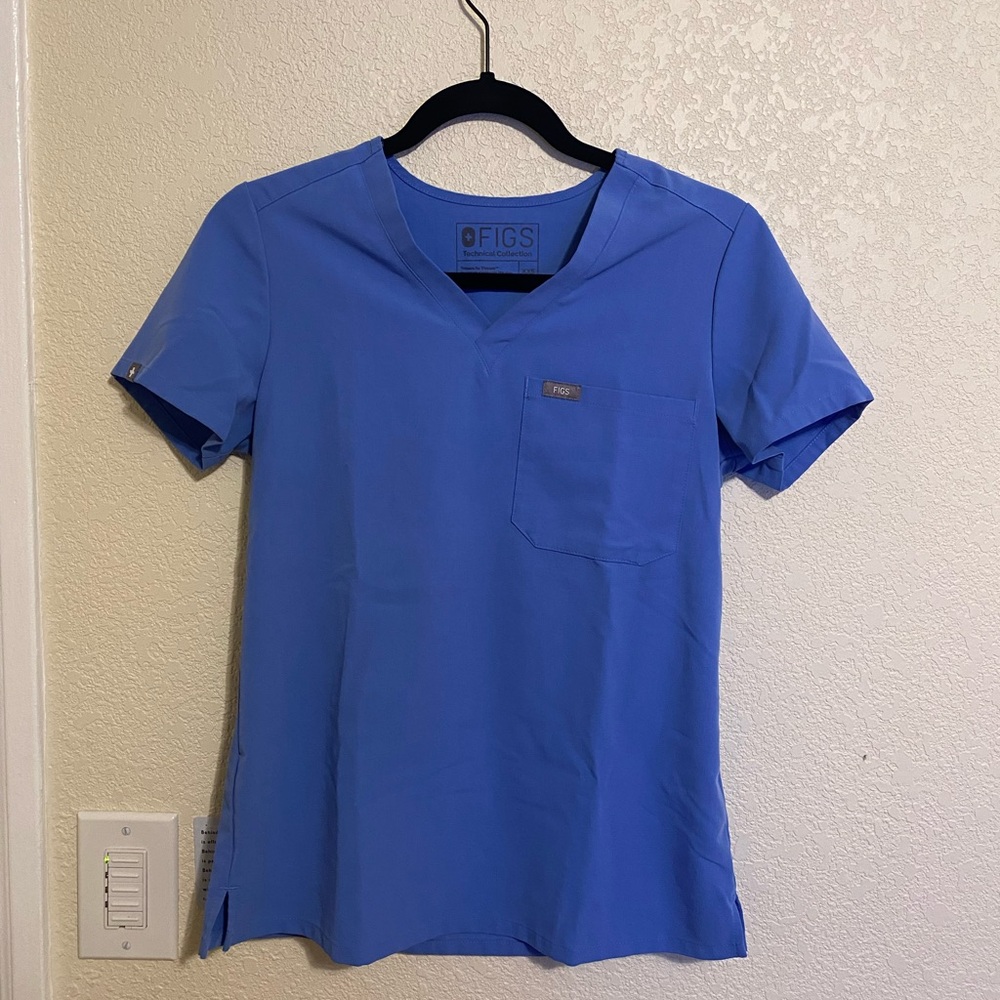 FIGS // ceil blue scrub top